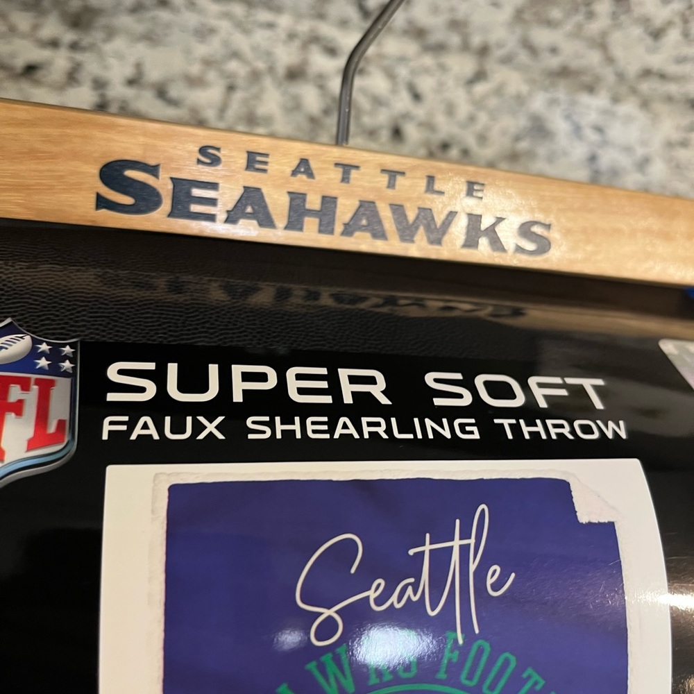 Seattle Seahawks throw - Picture 9 of 10